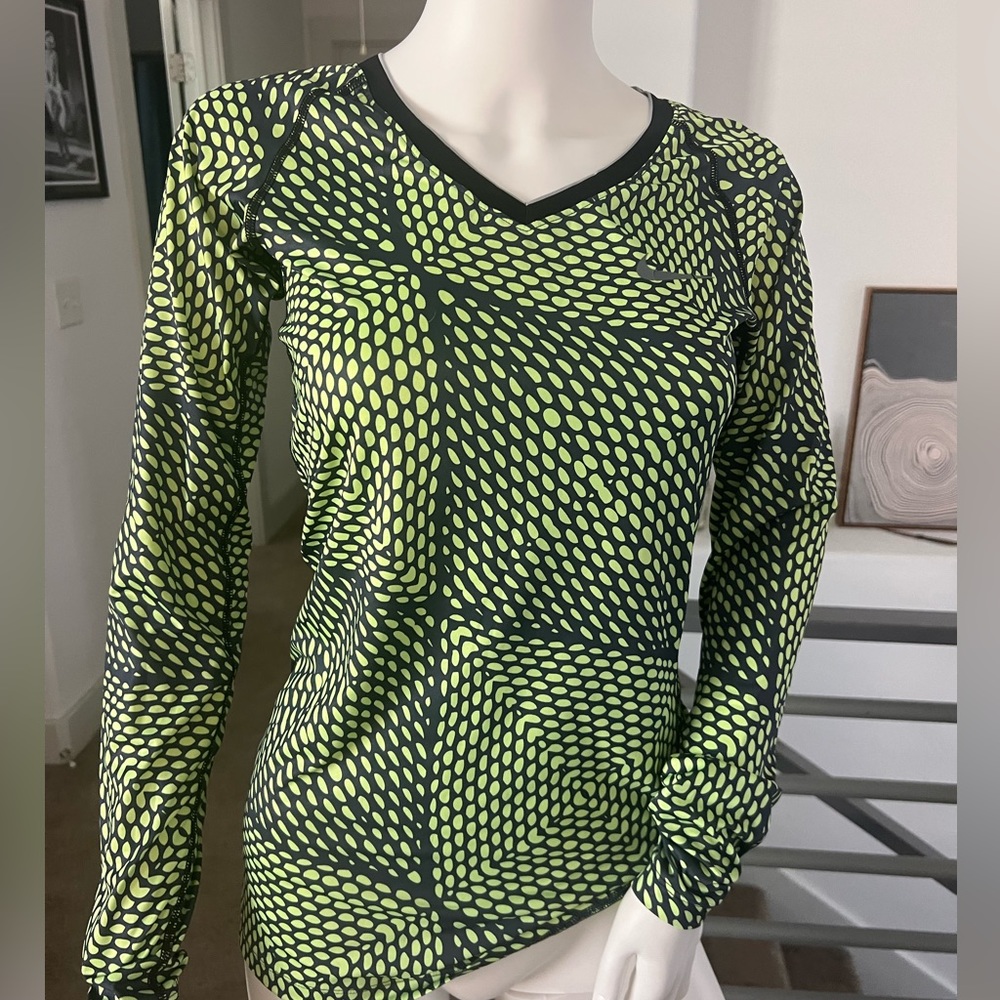Nike Pro Women Dri Fit Fitted Long Sleeve V-Neck Athletic Running Top Size S
